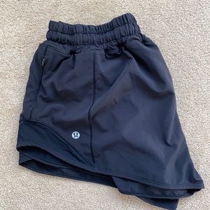 Lululemon Hotty Hot Shorts 2.5”
